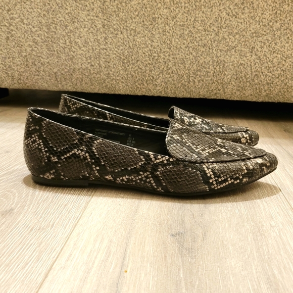 Time & Tru | Black/Gray | Faux Snake Skin | Memory Foam Flats | Size 8W - Picture 6 of 8